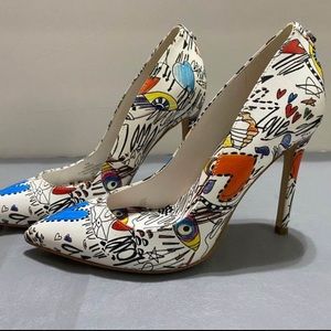 Guess graffiti print pointed toe pumps